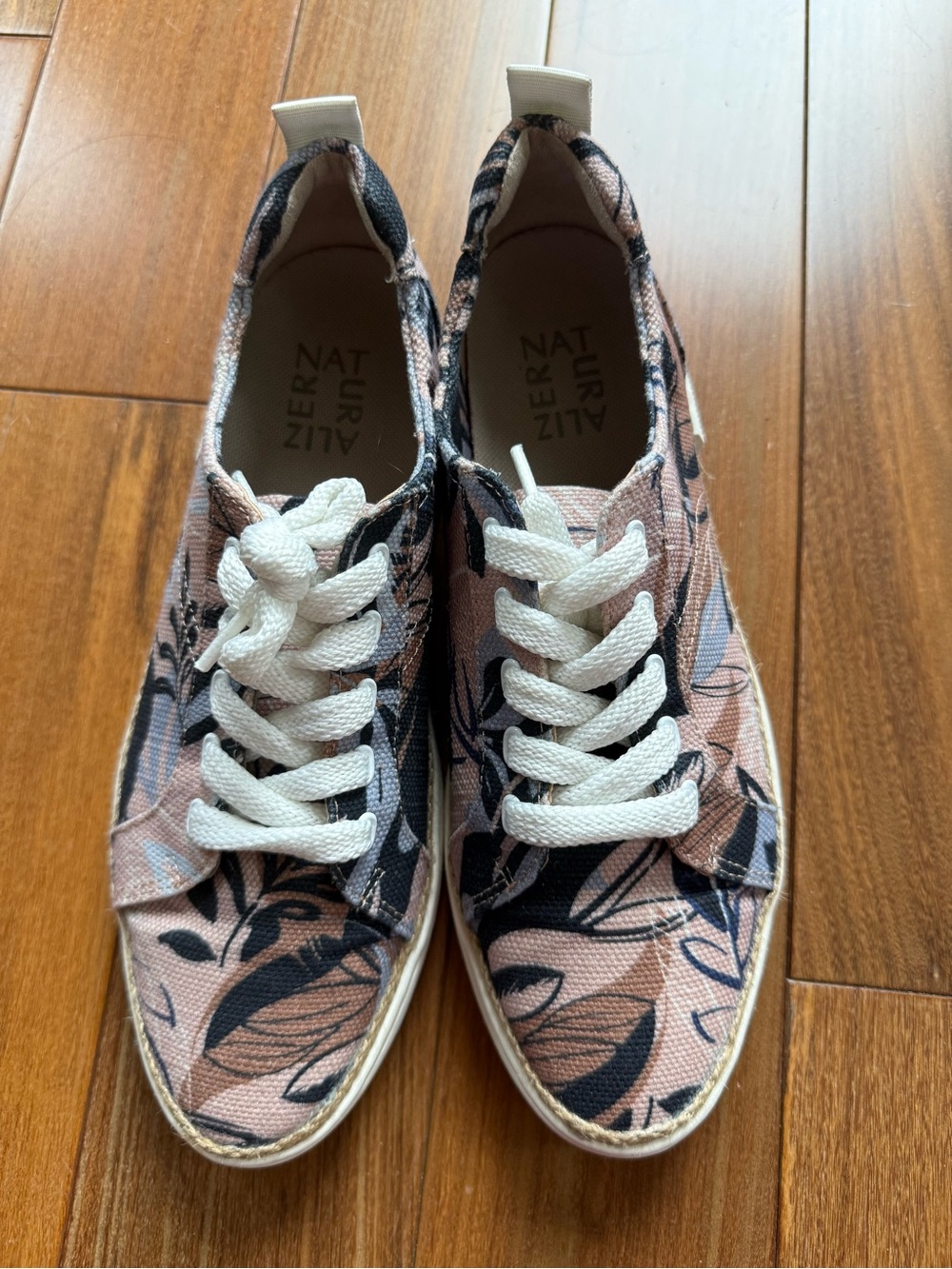 Naturalizer Zoey Women's Pink Floral Lace-Up Canvas Sneakers in 7M